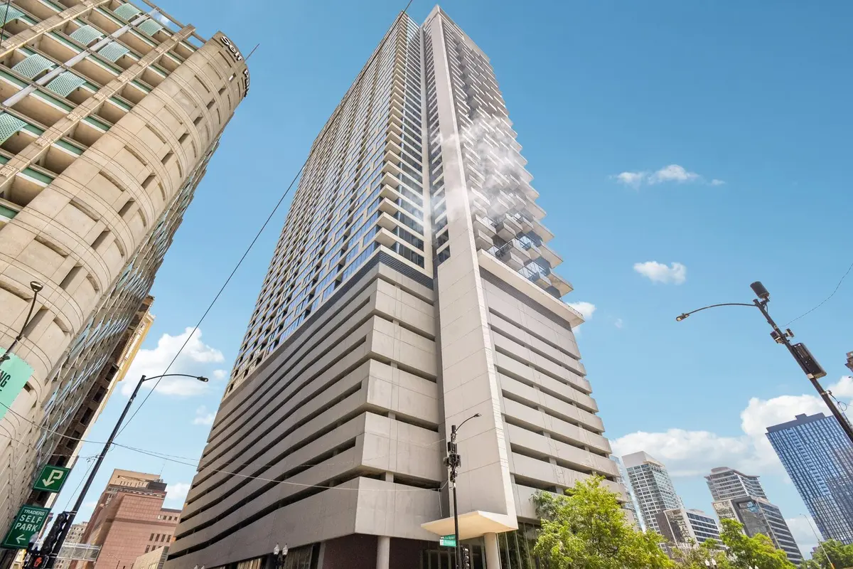 235 W Van Buren ST #1807, Chicago, IL 60607