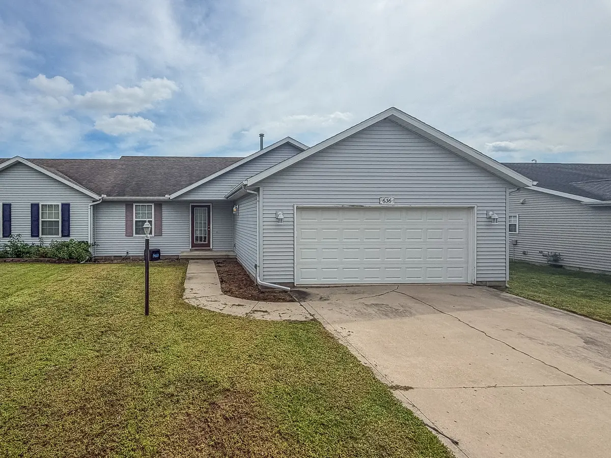 636 Sedgegrass DR, Champaign, IL 61822