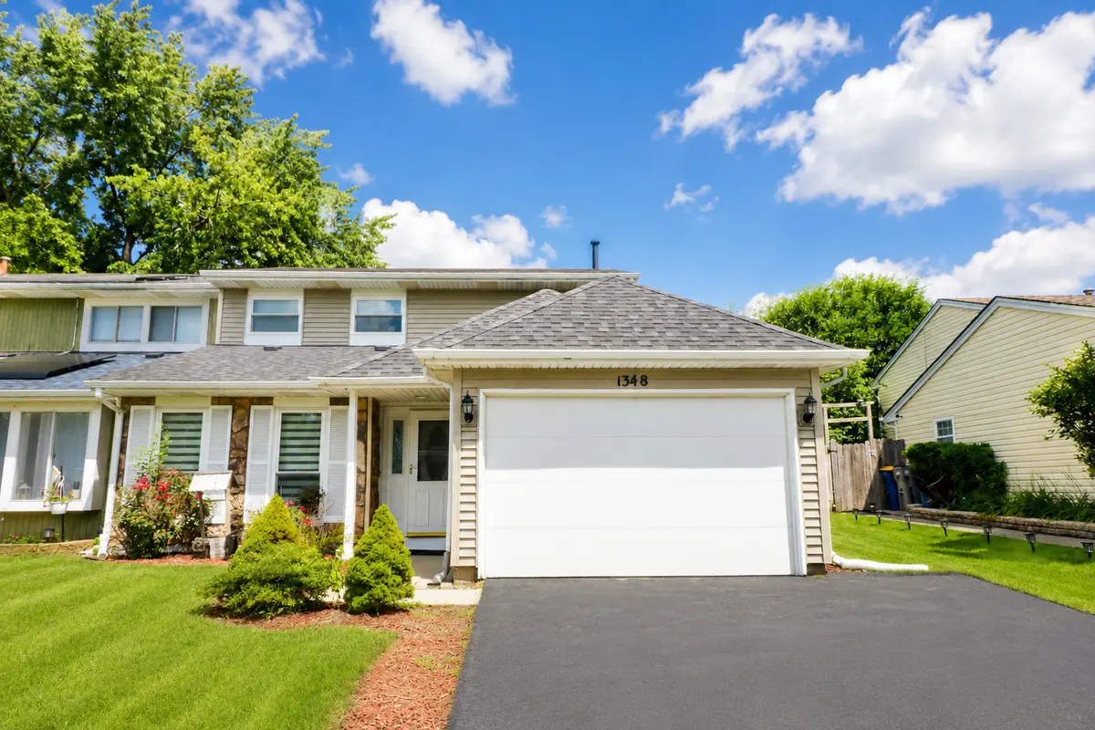 1348 Inverness DR, Elgin, IL 60120