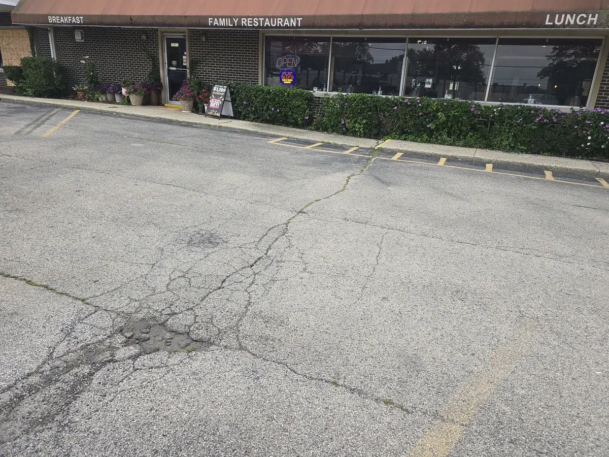 1451 Golf RD, Waukegan, IL 60085