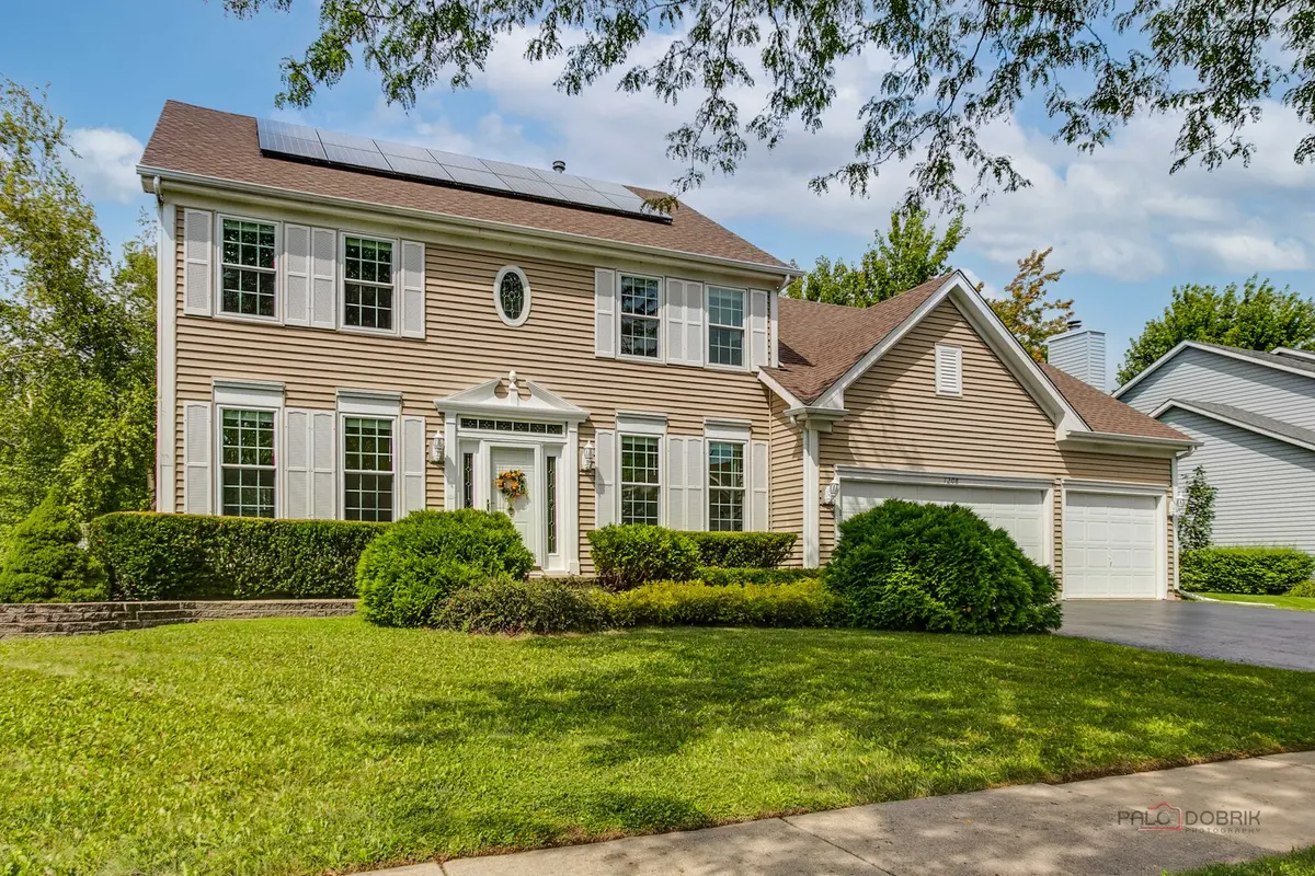 1208 Halifax DR, Mundelein, IL 60060