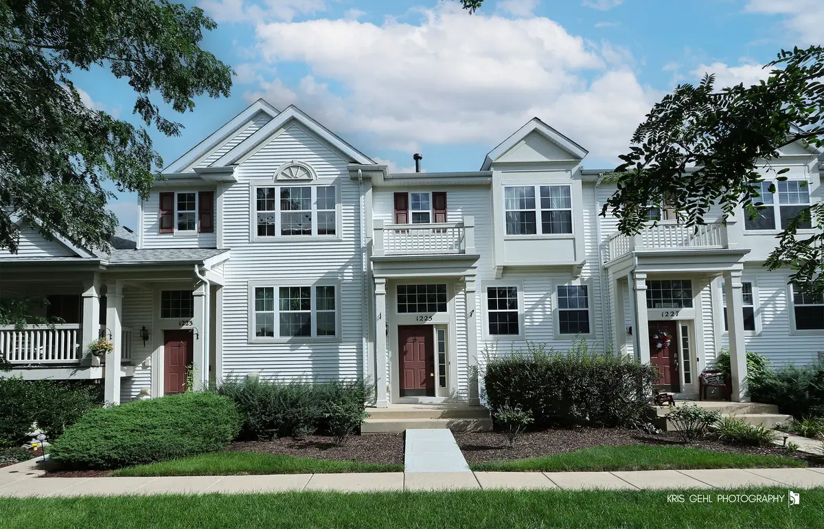 1225 Driftwood LN, Pingree Grove, IL 60140