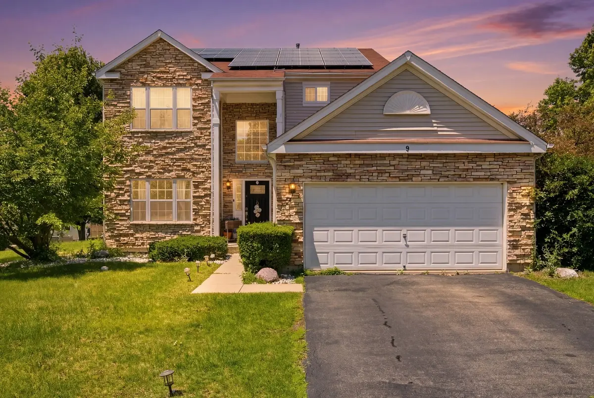 9 Tenneyson CT, Lake In The Hills, IL 60156