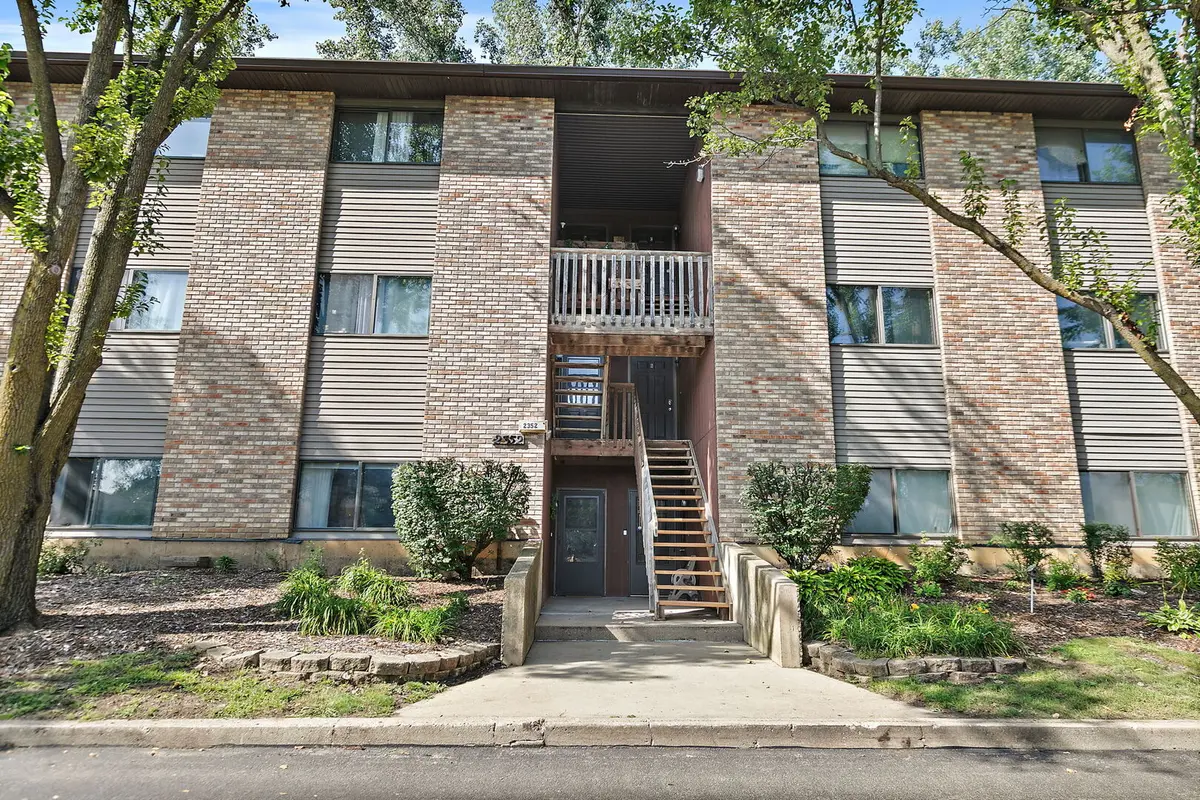 2352 South ST #D, Elgin, IL 60123