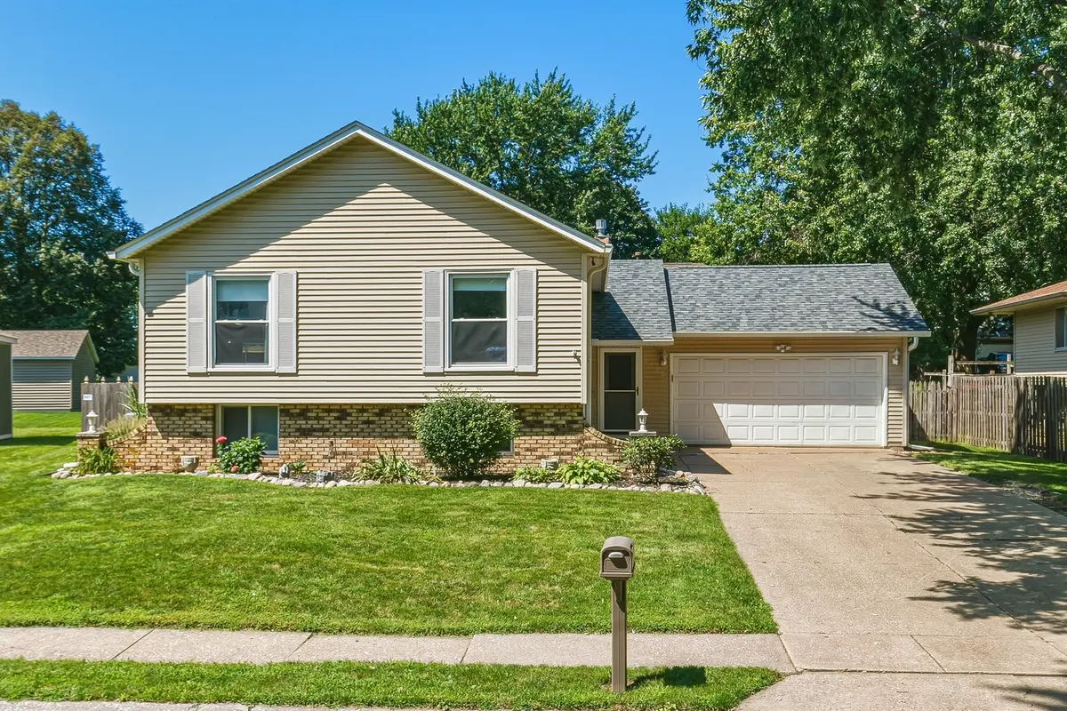 5710 N Fillmore ST, Davenport, IA 52806