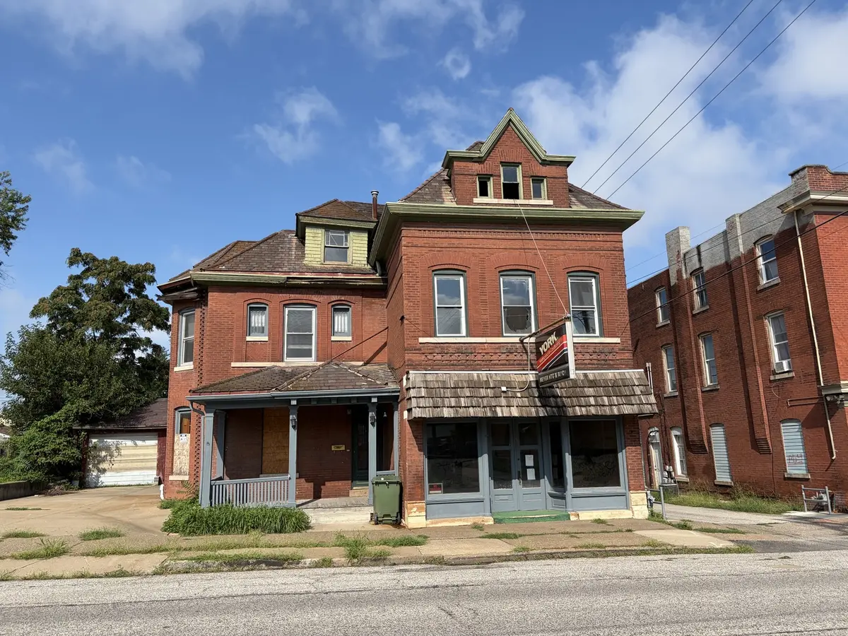 922 S 8th ST, Quincy, IL 62301