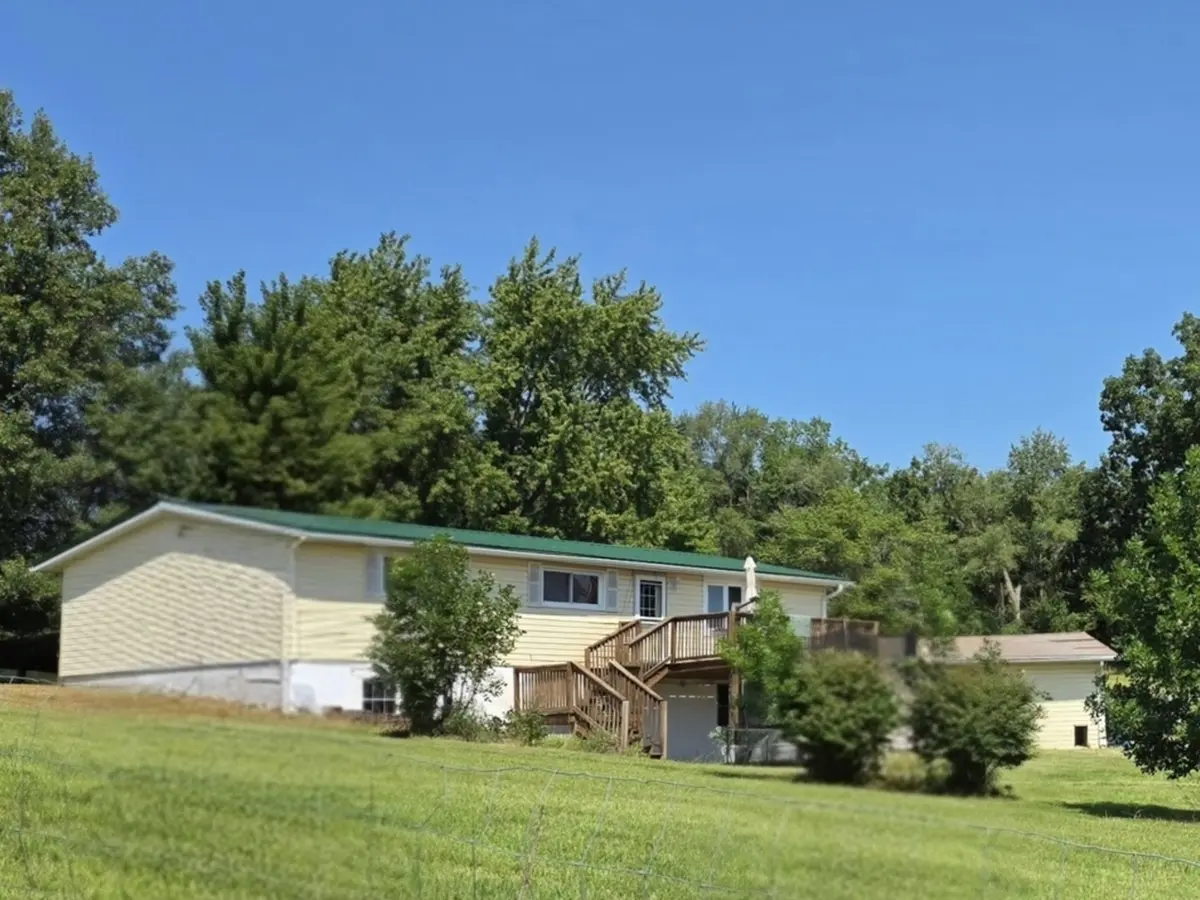 28453 E 2400 ST, Prophetstown, IL 61277