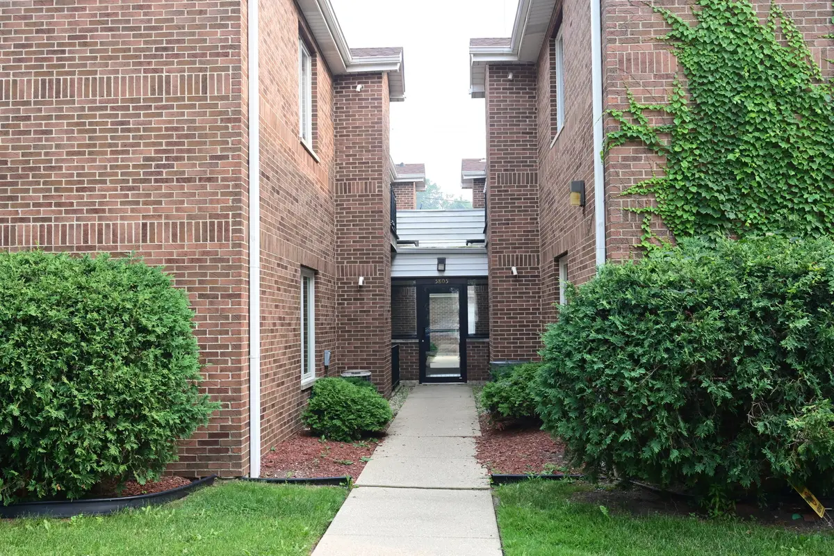 5805 W Eddy ST #1D, Chicago, IL 60634