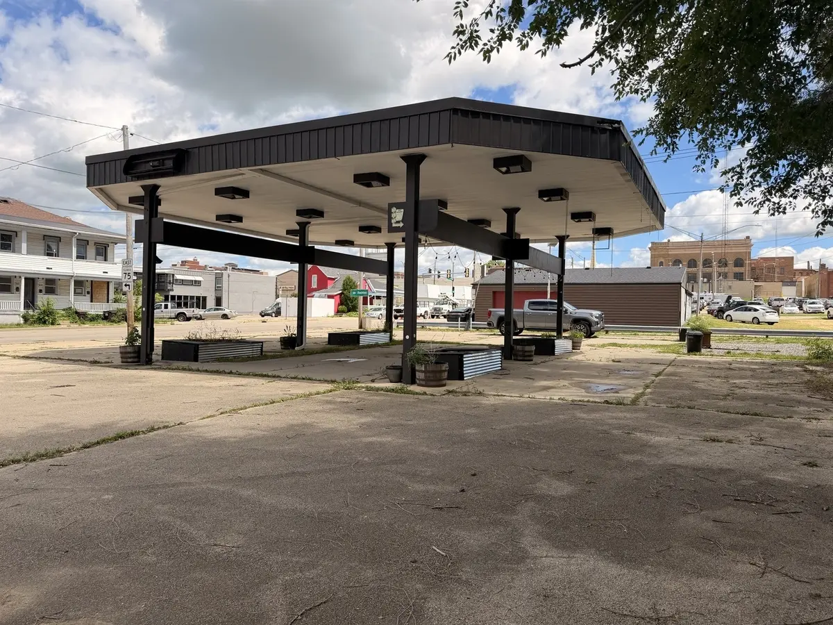 220 N Galena AVE, Freeport, IL 61032