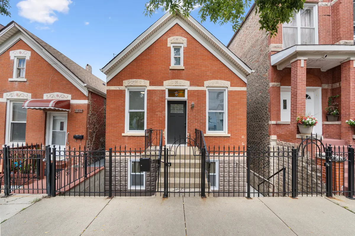 2042 W Coulter ST, Chicago, IL 60608