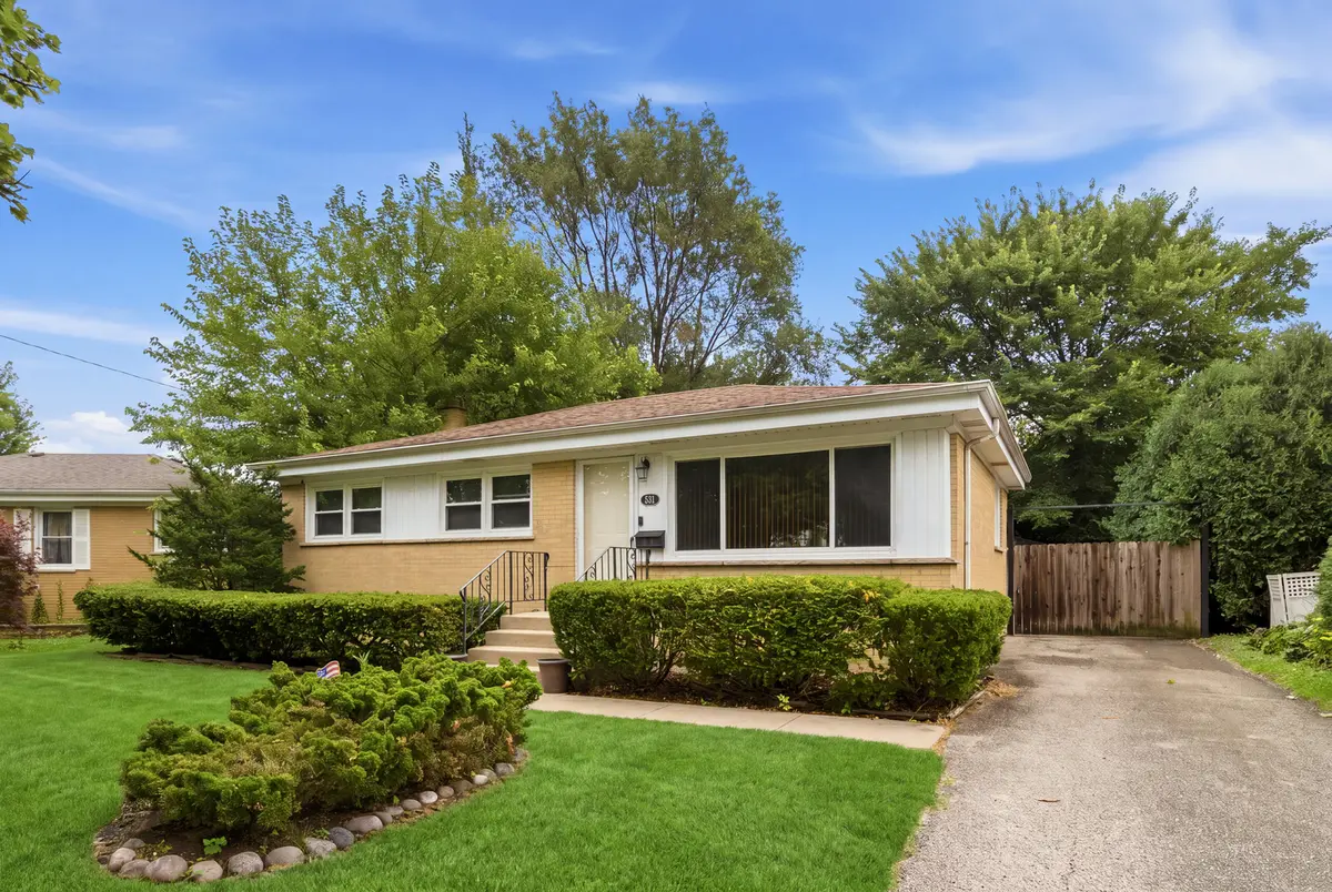 531 Cambridge RD, Des Plaines, IL 60016
