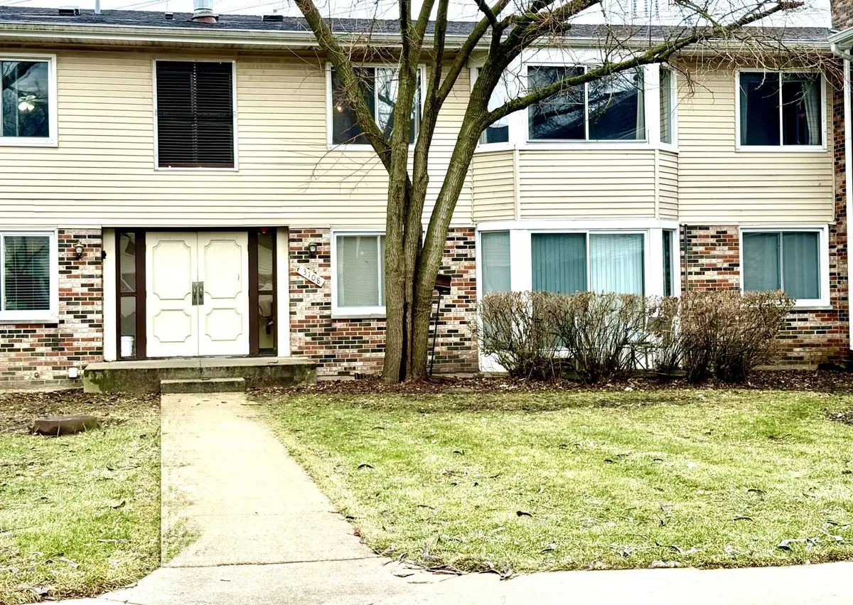 3108 Roberts DR #6, Woodridge, IL 60517