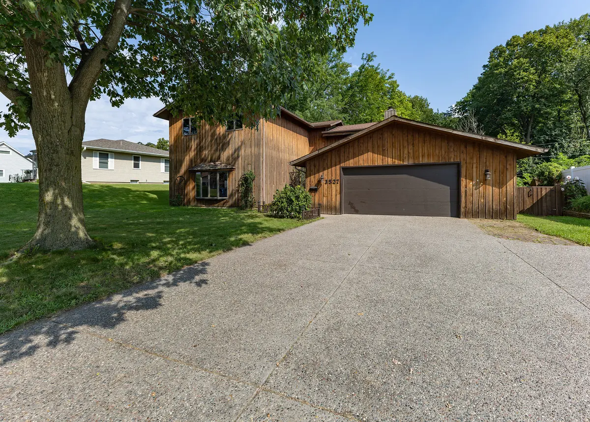 3527 12th AVE, Moline, IL 61265