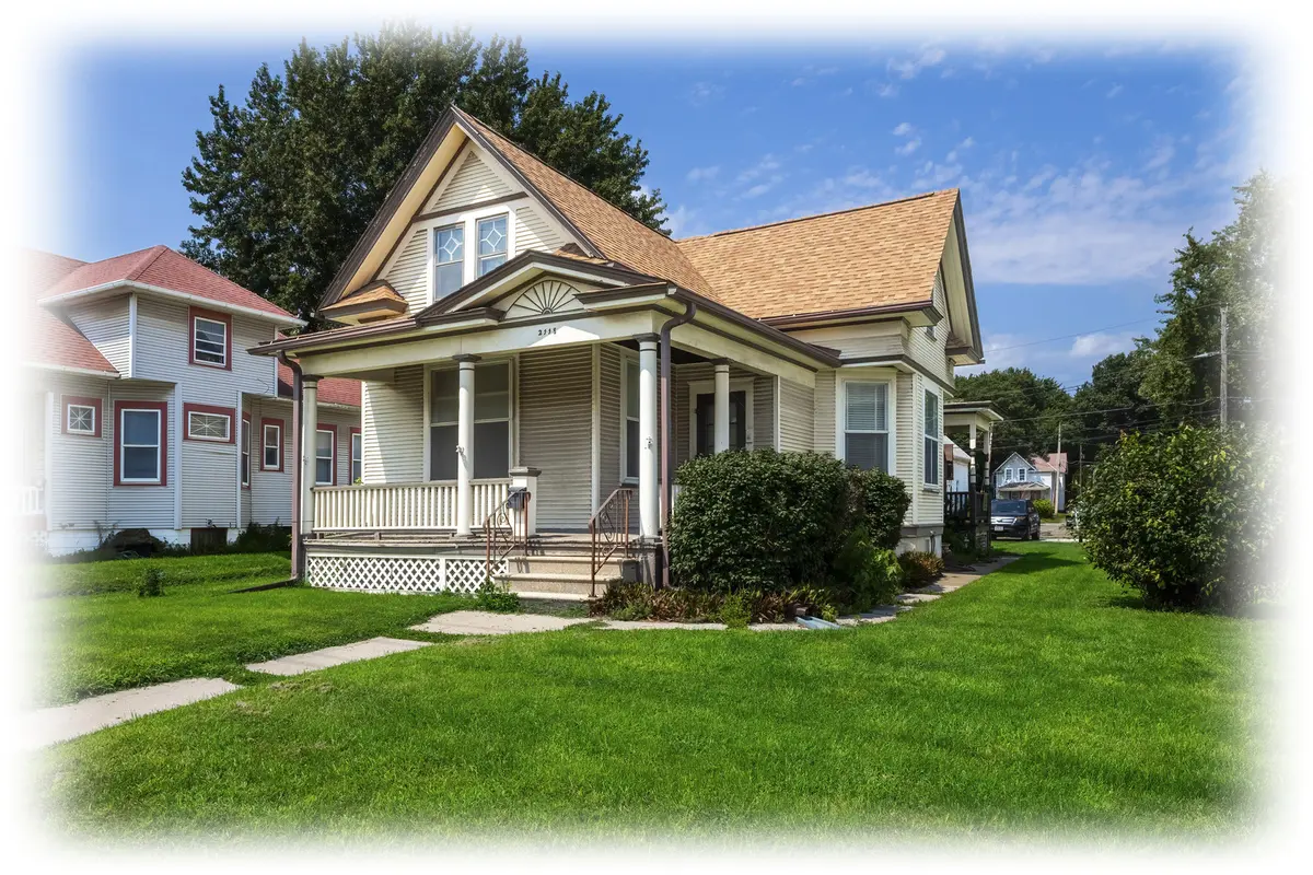 2118 Rockingham RD, Davenport, IA 52802