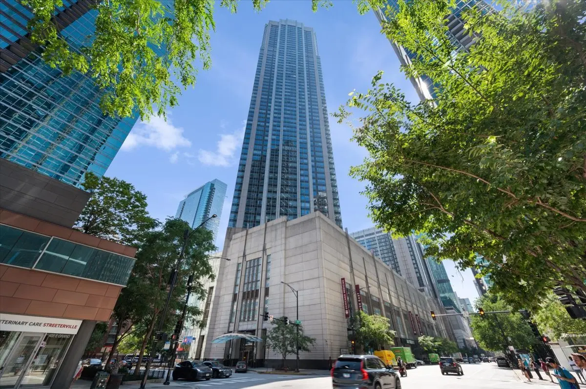 512 N McCLURG CT #807, Chicago, IL 60611