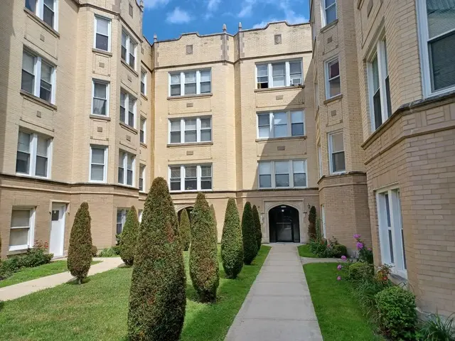 5731 N Kimball AVE #1A, Chicago, IL 60659