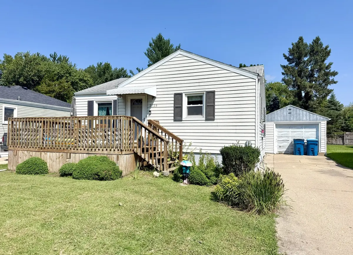 2725 2nd ST, Peru, IL 61354