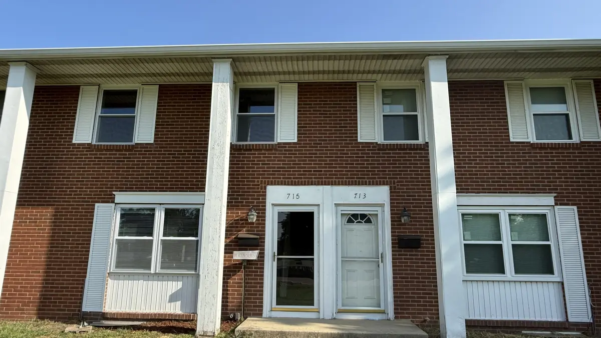 715 OLD INDIAN TRAIL RD, Aurora, IL 60506