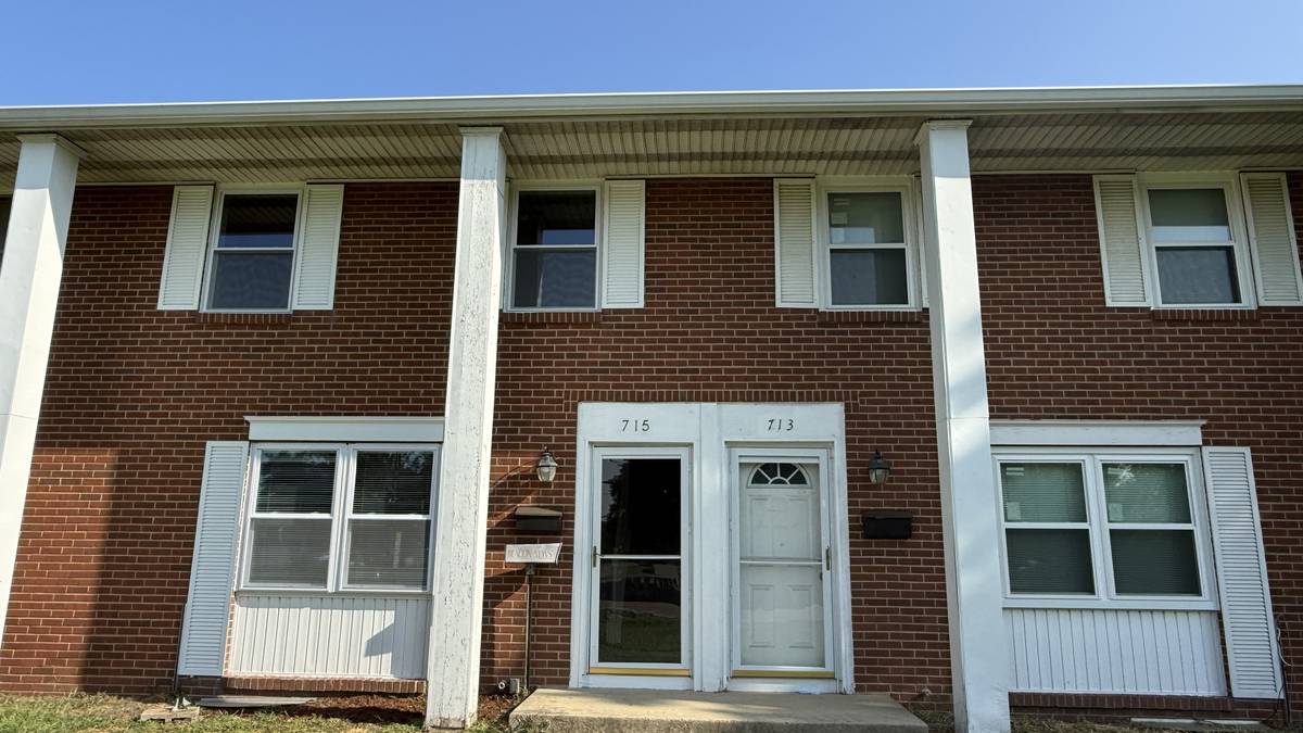715 OLD INDIAN TRAIL RD, Aurora, IL 60506