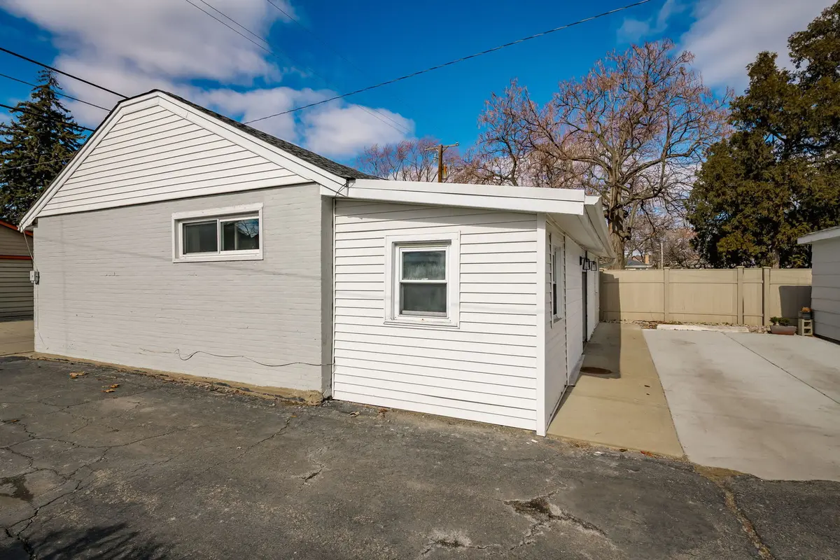 931 Dunlop AVE #Coach, Forest Park, IL 60130