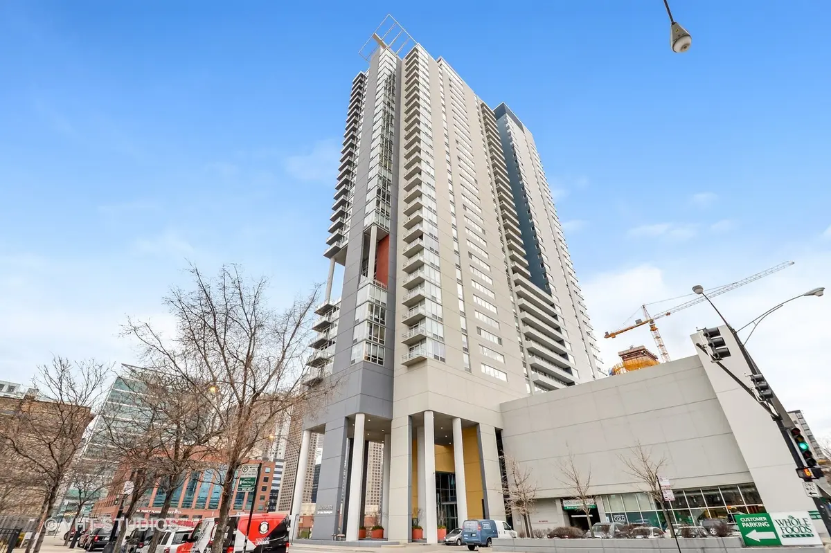 737 W Washington BLVD #1904, Chicago, IL 60661