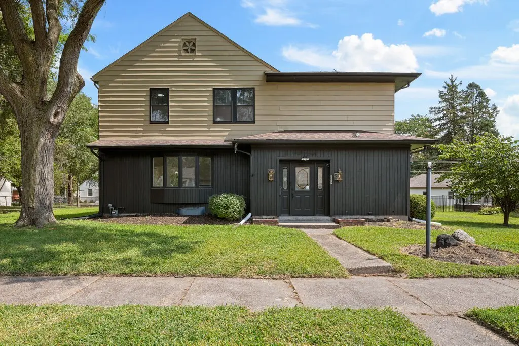 2217 15 1/2 ST, Rock Island, IL 61201