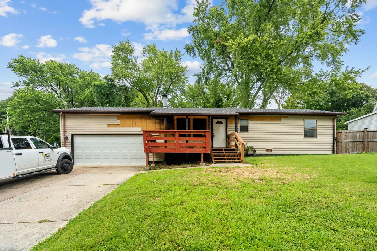 4 Brown DR, Fairview Heights, IL 62208