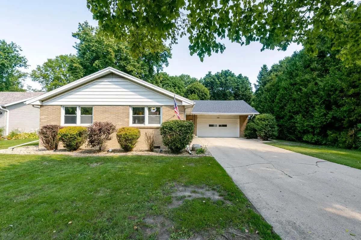 104 E Washington DR, Leroy, IL 61752