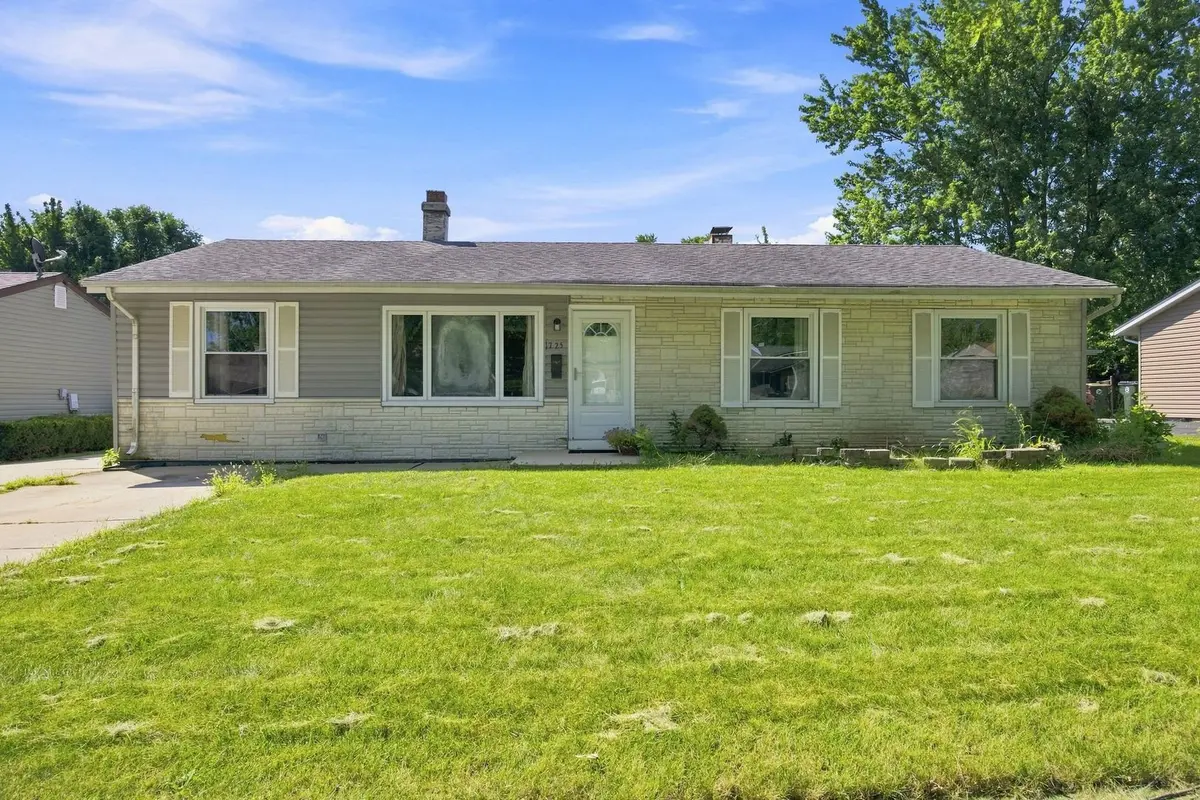 1725 Evergreen AVE, Hanover Park, IL 60133