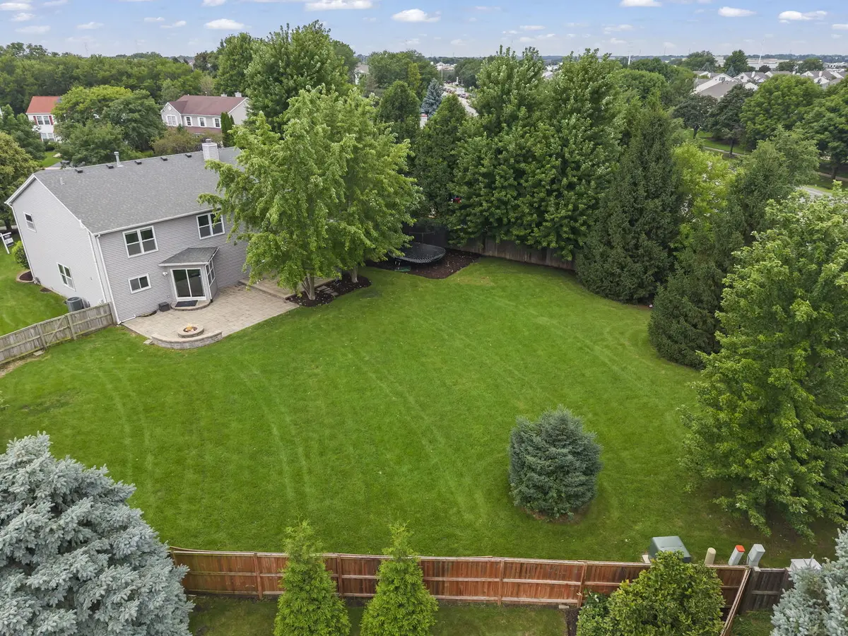 808 Livingston CT, Naperville, IL 60540