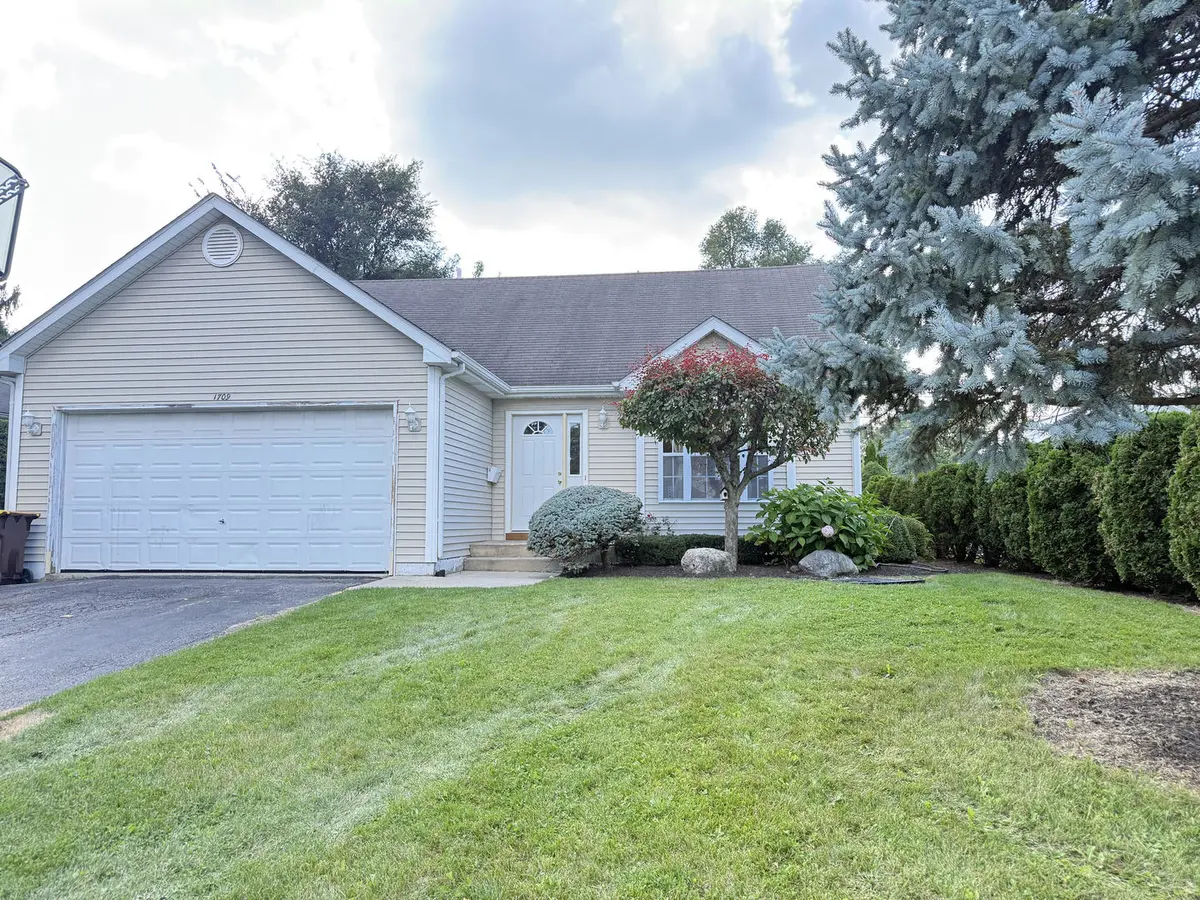 1709 Clay ST, Woodstock, IL 60098