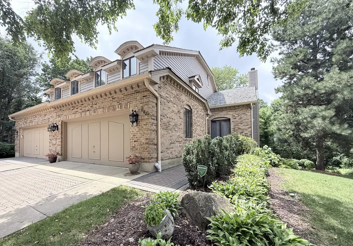 640 Walnut Oaks DR, Roselle, IL 60172