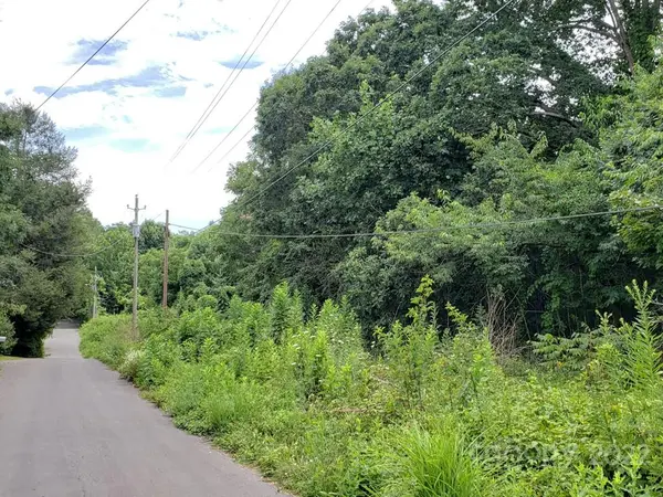 548 Caribou RD, Asheville, NC 28803