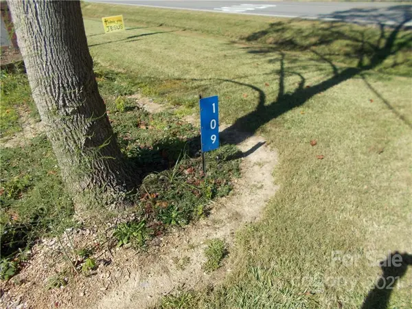 109 Brief RD W, Fairview, NC 28079
