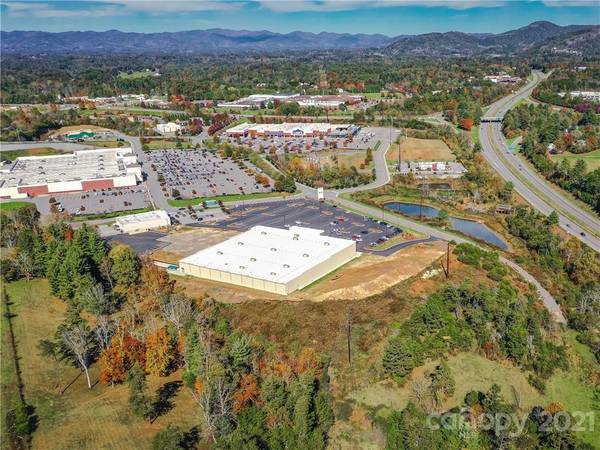 99999 Northridge Commons Pkwy #1, Weaverville, NC 28787