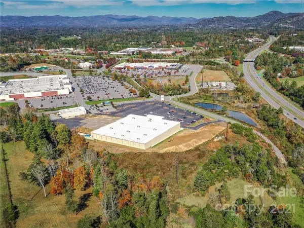99999 Northridge Commons Pkwy #1, Weaverville, NC 28787