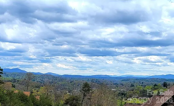 8 English Hills DR, Asheville, NC 28804