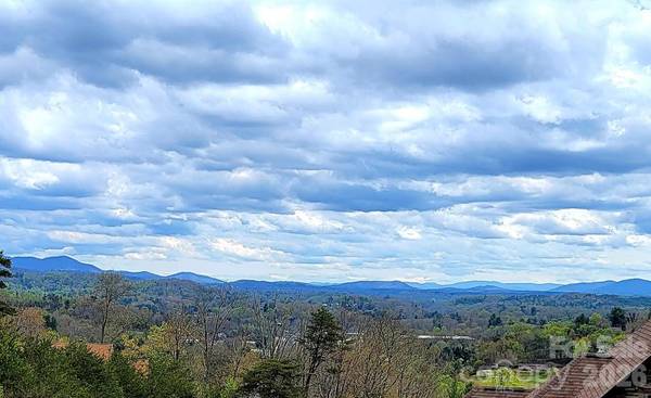 8 English Hills DR, Asheville, NC 28804