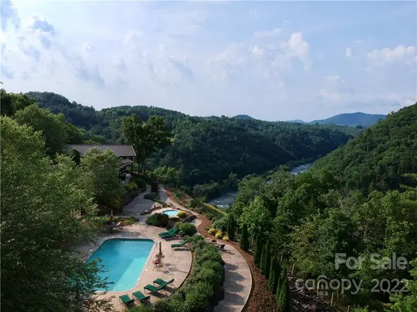 921 Wild River RUN #33, Marshall, NC 28753