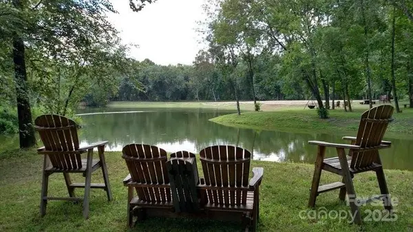 2040 River Bend LN, Morganton, NC 28655