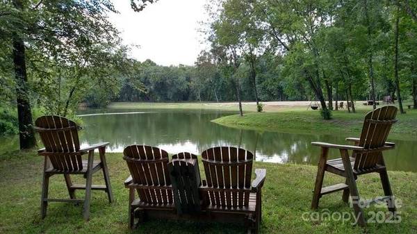 2040 River Bend LN, Morganton, NC 28655