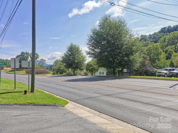 1460 Russ AVE, Waynesville, NC 28786