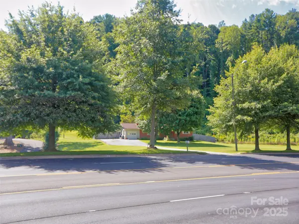 1460 Russ AVE, Waynesville, NC 28786