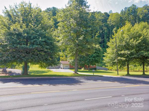 1460 Russ AVE, Waynesville, NC 28786