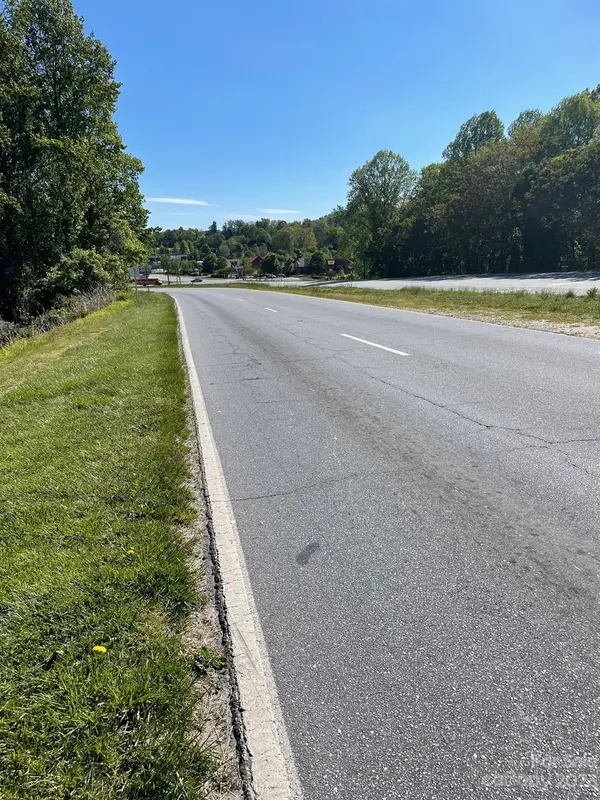 123 Francis RD, Hendersonville, NC 28792