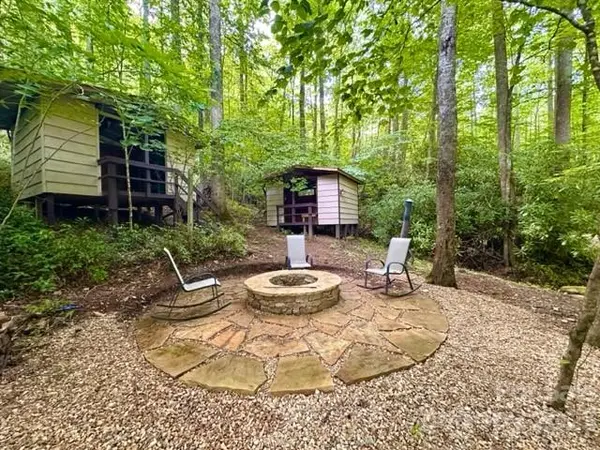 619 Speckled Feather PASS, Sapphire, NC 28774