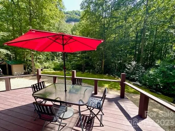 619 Speckled Feather PASS, Sapphire, NC 28774