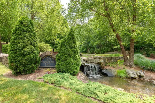 120 Ivywood LN, Laurel Park, NC 28739