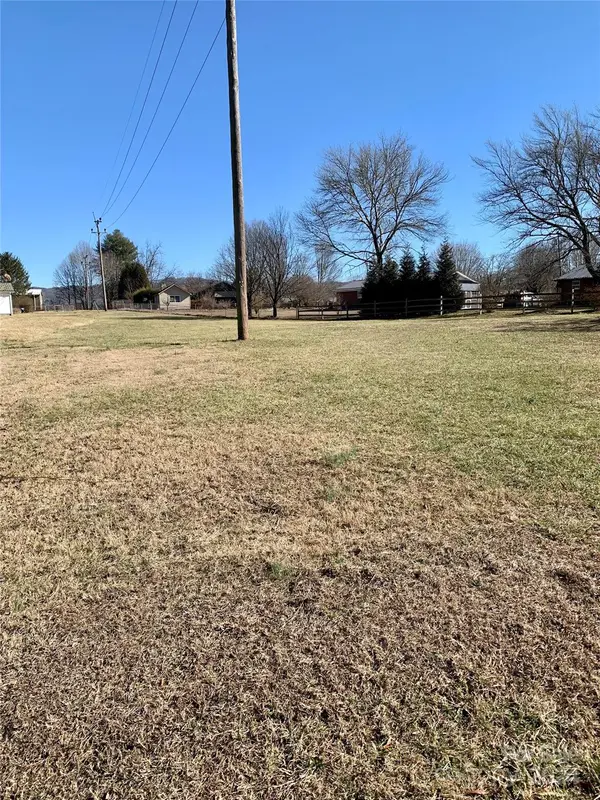 565 Neely RD, Brevard, NC 28712
