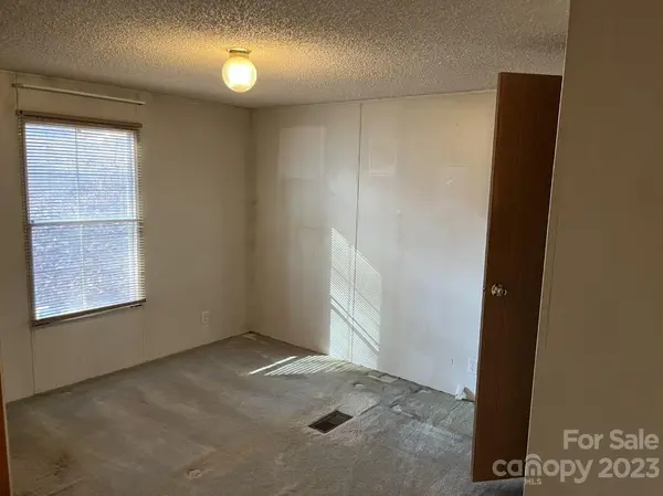 60 Shadowwood DR, Taylorsville, NC 28681